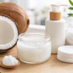 Tinh dầu dừa dưỡng da với bông cotton và khăn sạch